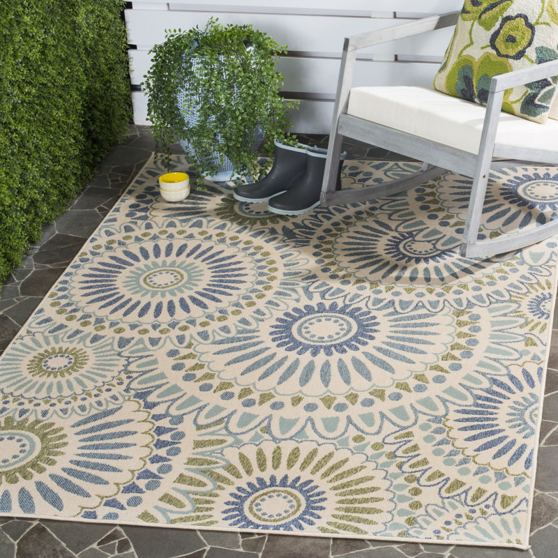 Safavieh Caroline Indoor/Outdoor Rug in Green & Reviews | Wayfair Safavieh Caroline Indoor/Outdoor Rug in Green & Reviews | Wayfair