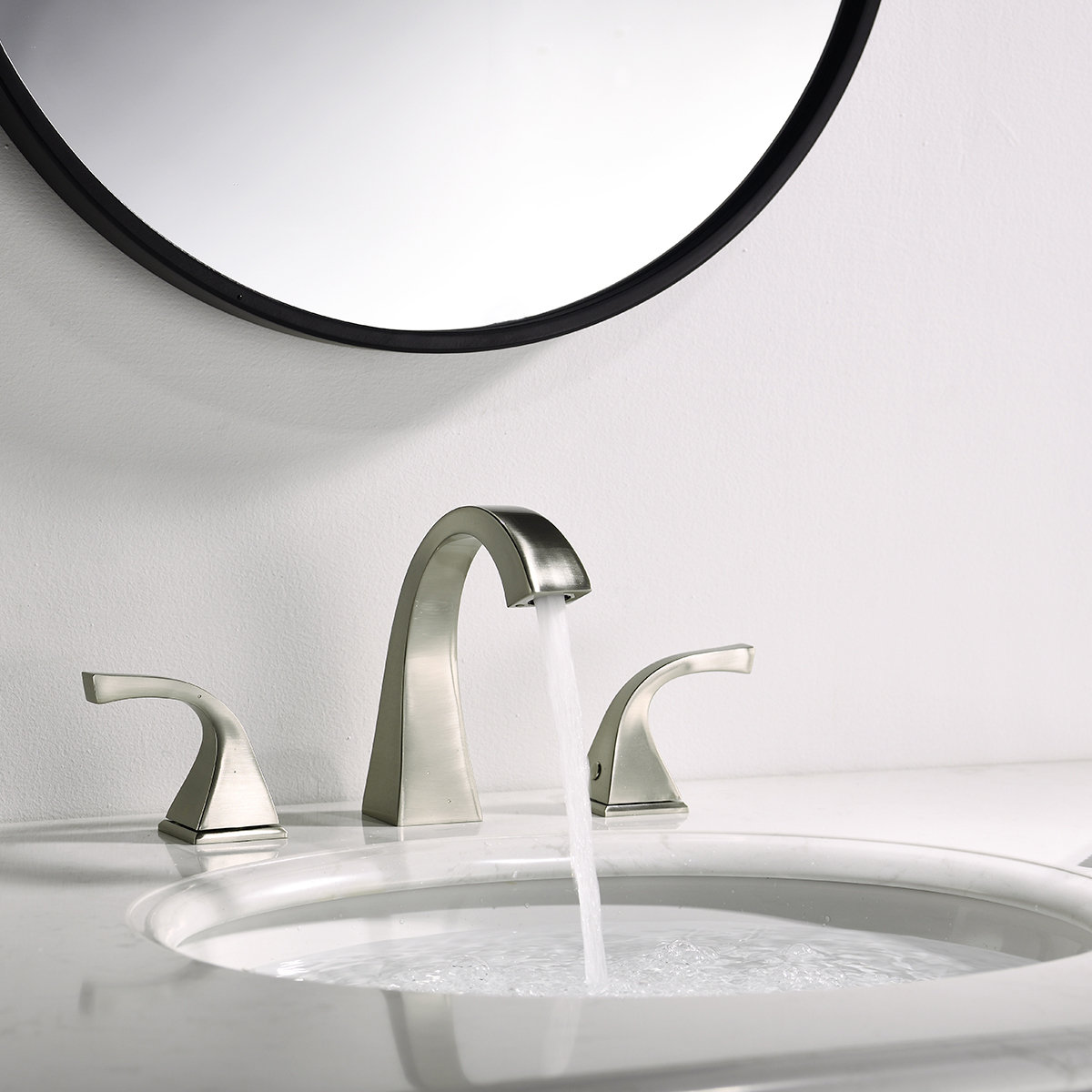 Widespread Bathroom Faucet with Drain Assembly Widespread Bathroom Faucet with Drain Assembly