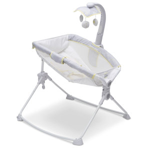 Disney Winnie the Pooh Deluxe 3-in-1 Activity Bassinet