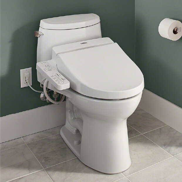 elongated toilet seat on round toilet