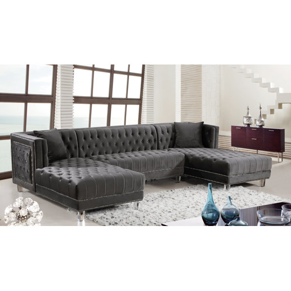 Paulene Sectional by Everly Quinn