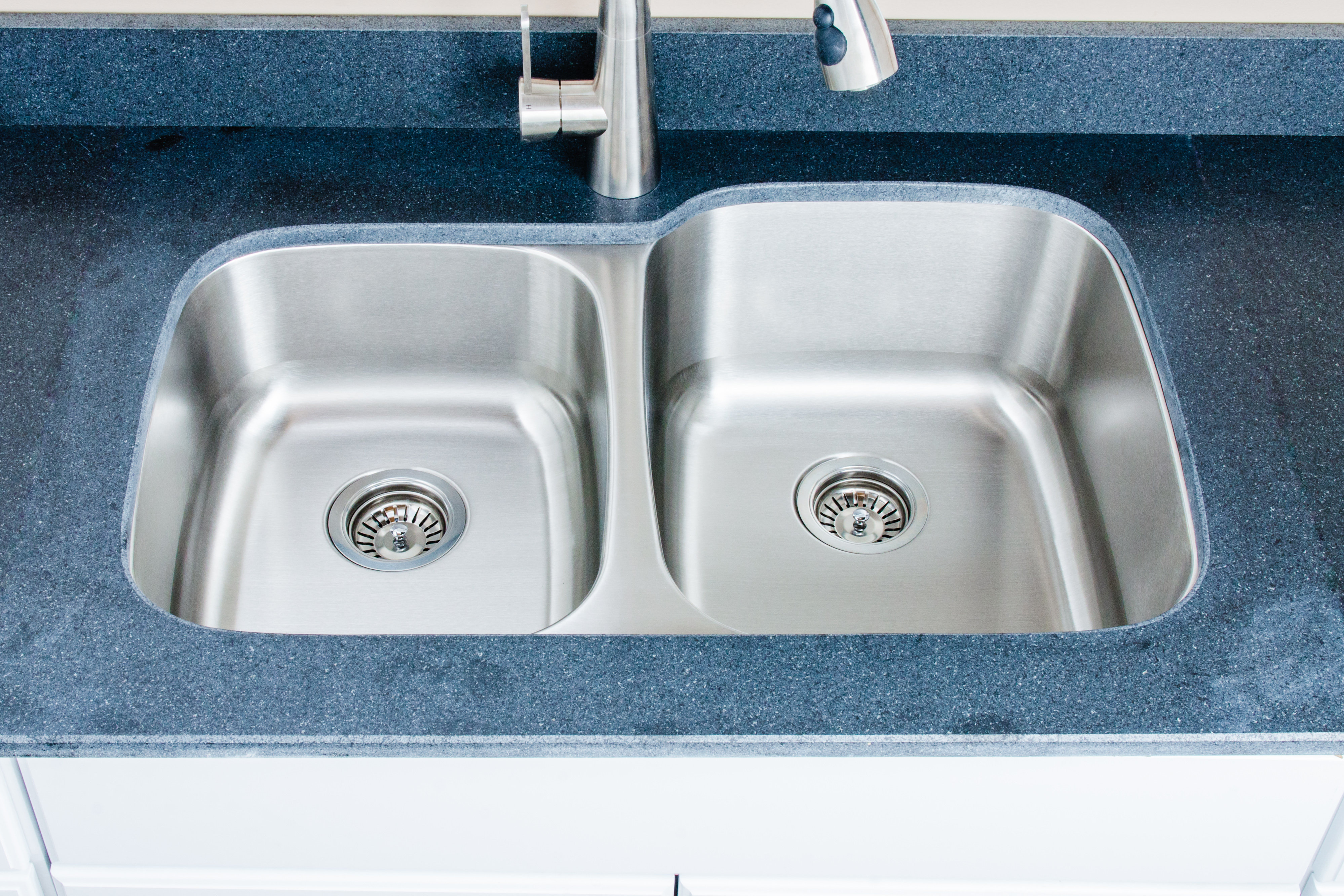 Wells Sinkware Craftsmen Series 32 L X 20 W Double Basin Cmu3221 79 Craftsmen Series 32 L X 20 W Double Basin Undermount Kitchen Sink