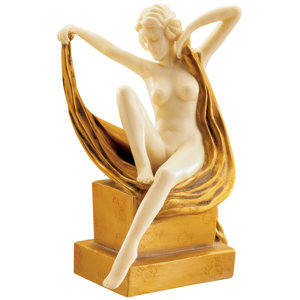 Palace du Trocadero Sitting Figurine