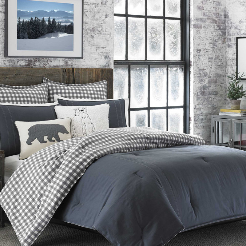 A large medallion pattern runs down the center of this comforter. henry hank advertising agency