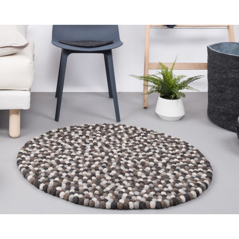 Myfelt Handgefertigter Filzkugel Teppich Nela In Grau Braun