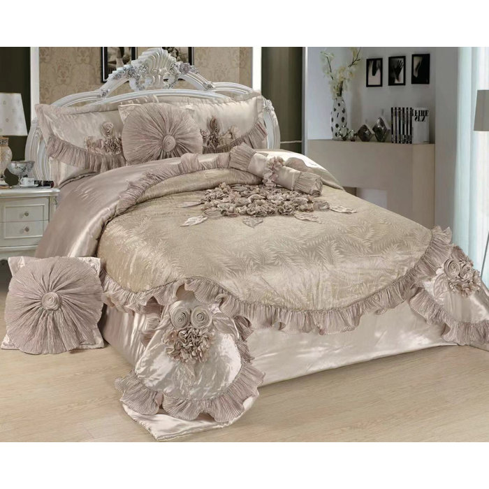 Astoria Grand Ferndale Sweet Victorian 6 Piece Satin Comforter Set