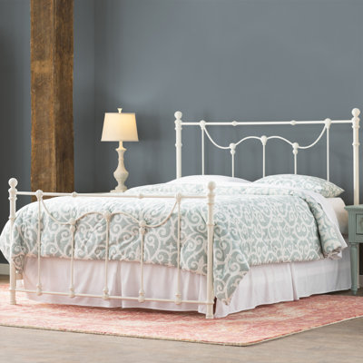 Amaranthe Standard Bed Lark Manor Size: Full