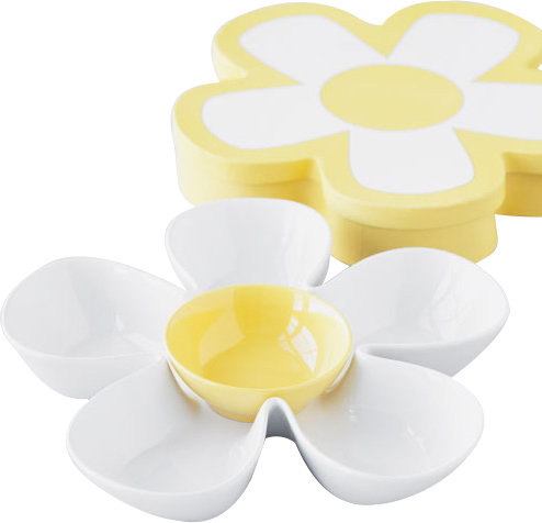 Entertaining Daisy Chip and Dip Tray by BIA Cordon Bleu