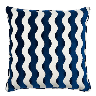 Schumacher The Wave 22 Pillow In Navy Schumacher Size 22 x 22 Color Navy