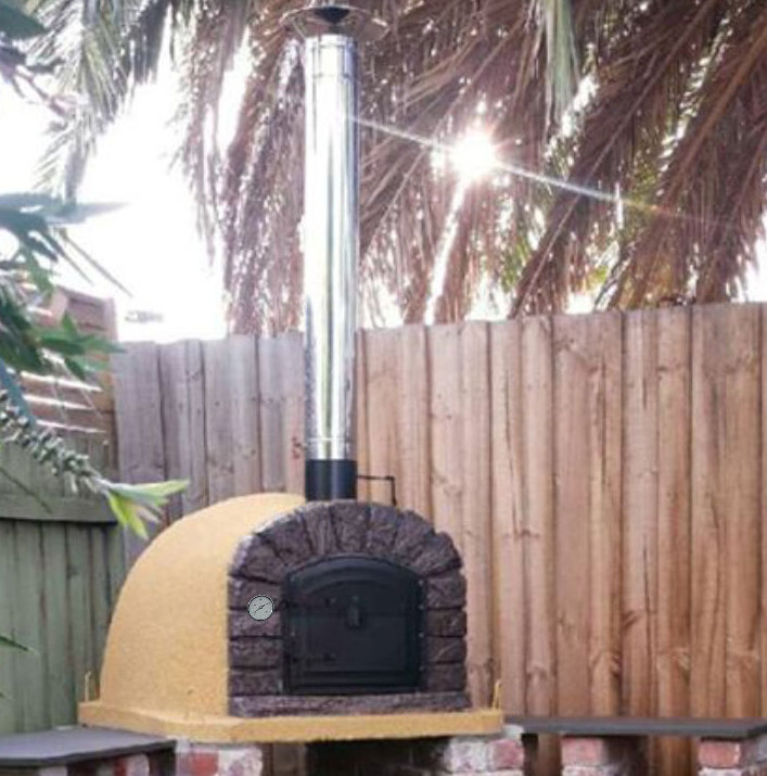 Traditional Brick Famosi Wood Fire Pizza Oven