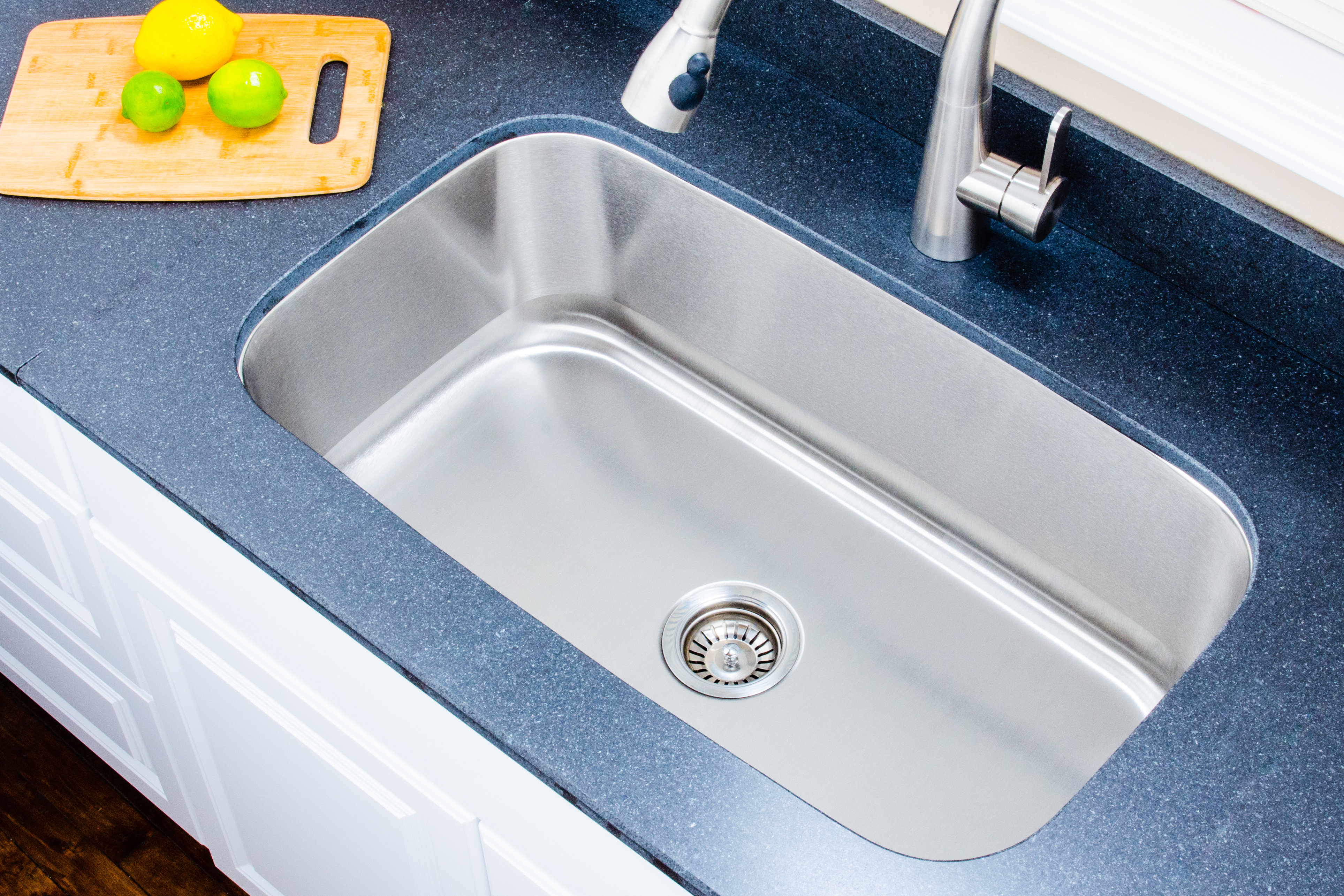 Wells Sinkware Craftsmen Series 31 L X 18 W Undermount Kitchen