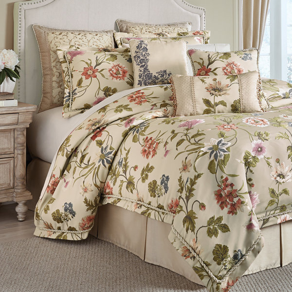 Daphne 4 Piece Comforter Set by Croscill Home Fash
