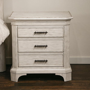 Turenne 3 Drawer Bachelor's Chest by Lark Manor