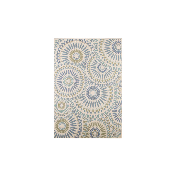 Caroline Indoor/Outdoor Rug in Green by Safavieh