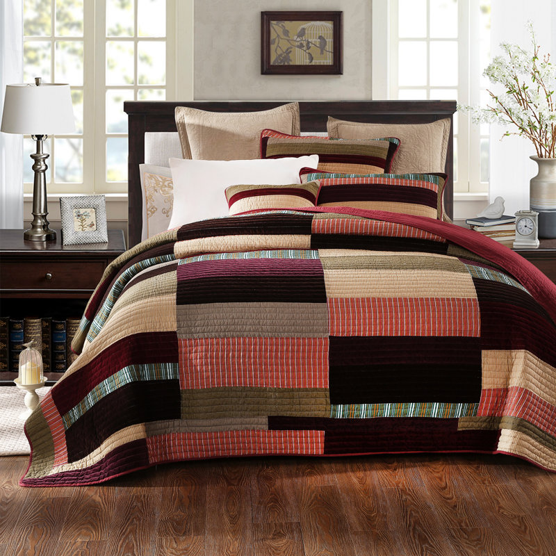 DaDa Bedding Classical Reversible Real Patchwork Striped Quilt Set
