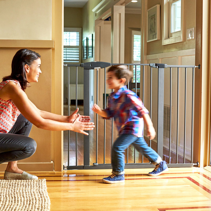 Munchkin Designer Easy Close Safety Gate