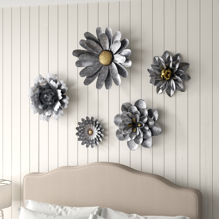5 Piece Galvanized Metal Flower Hanging Wall Décor Set 5 Piece Galvanized Metal Flower Hanging Wall Décor Set