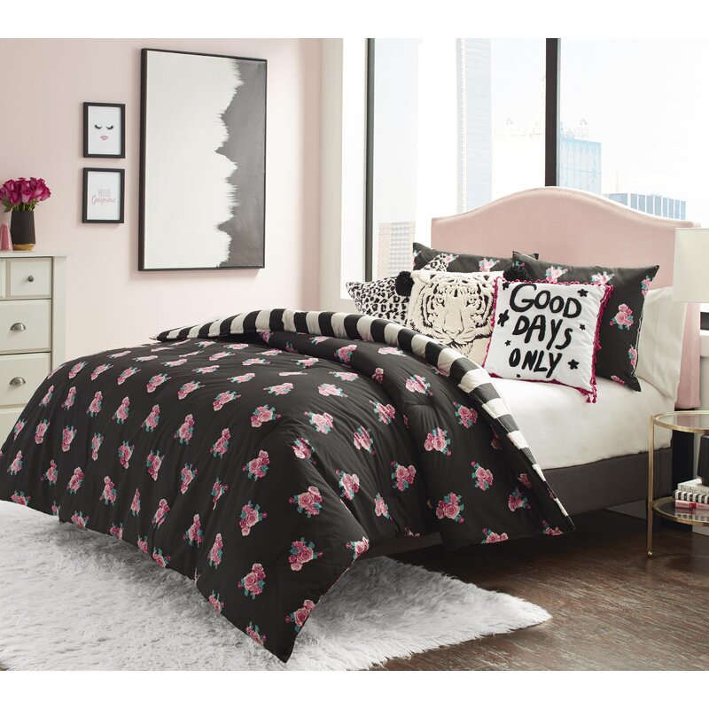 Betsey Johnson Romantic Roses Reversible Comforter Set Reviews