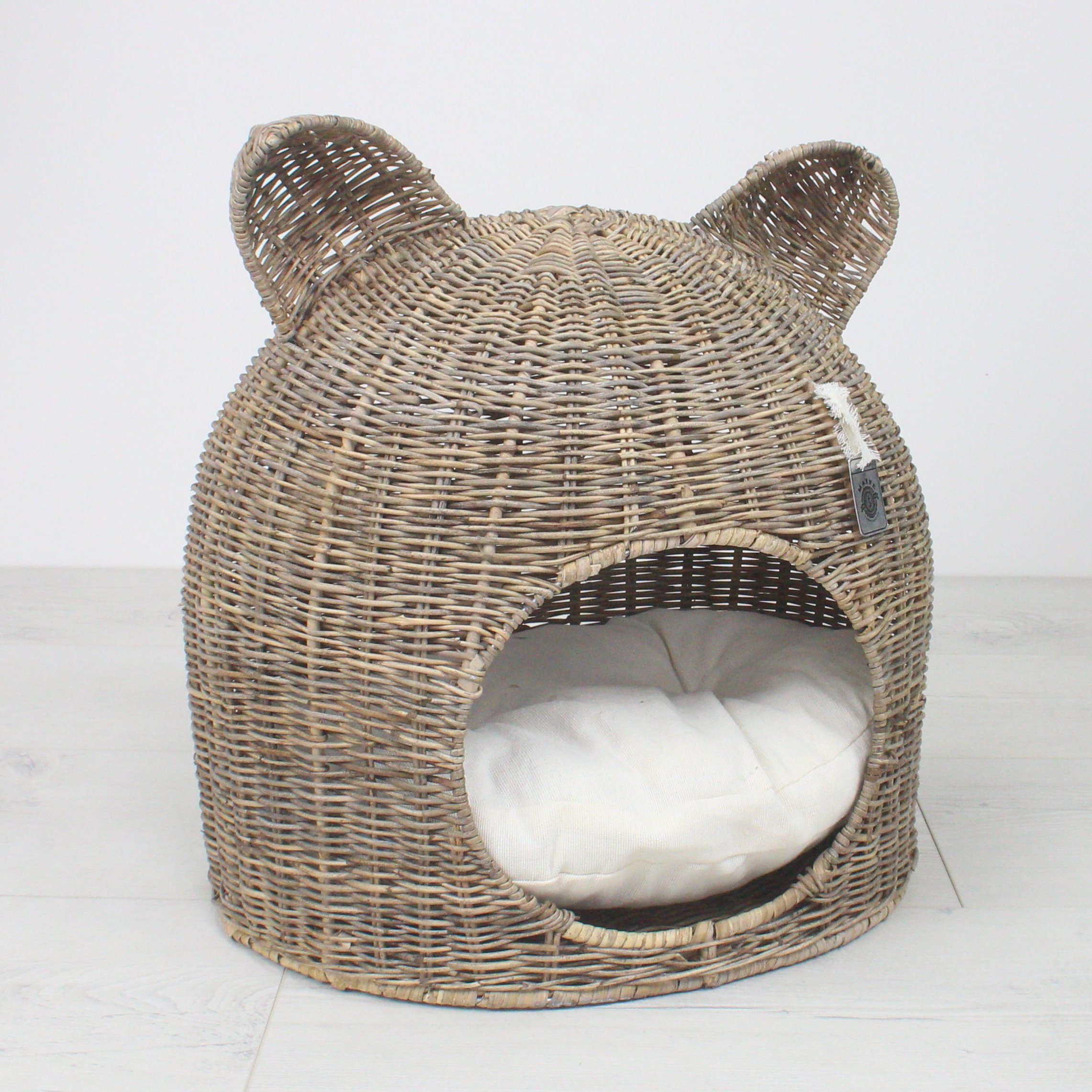 cat wicker bed