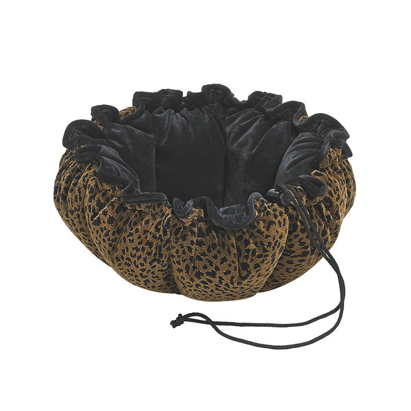 Buttercup Dog Bed by Bowsers