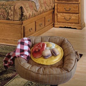 Picnic Basket Donut Dog Bed and Toys Set