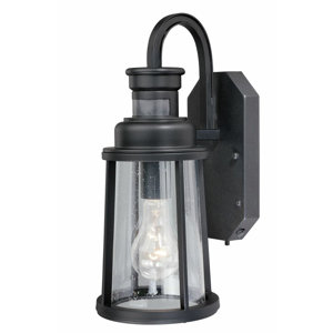 Cascades Traditional 1-Light Outdoor Wall Lantern