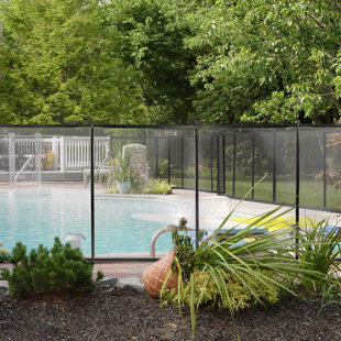 retractable mesh fence