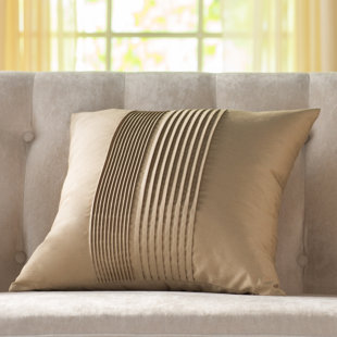 accent chairs with pillows